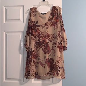 Lulu’s Shifting Beige Floral Dress